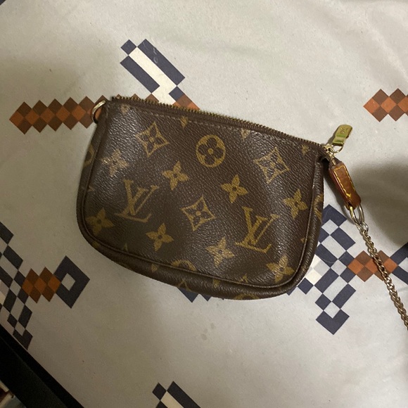 Louis Vuitton Handbags - Used authentic Louis Vuitton change purse